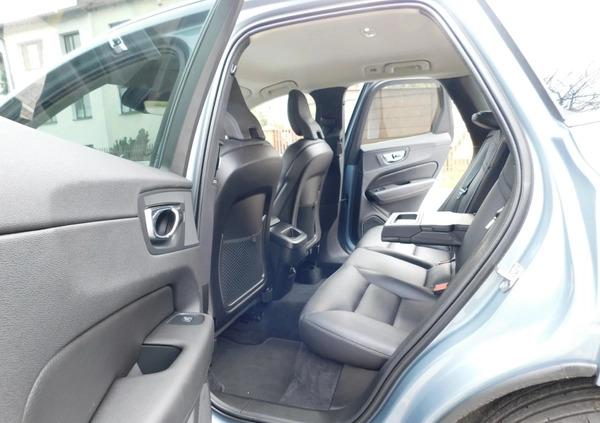 Volvo XC 60 cena 106666 przebieg: 179000, rok produkcji 2019 z Pruszków małe 742